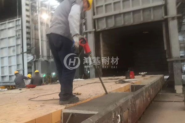臺(tái)車式鍛造加熱爐外圍圍擋施工