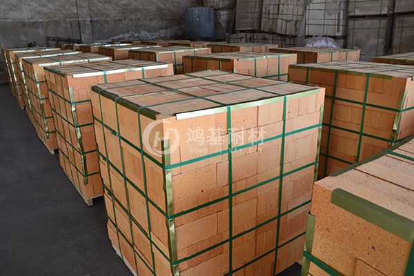 耐火磚堆放